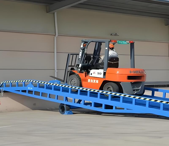皮山移动式卸货平台（叉车用）